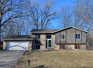 12102 Red Oak Court S, Burnsville, MN 55337