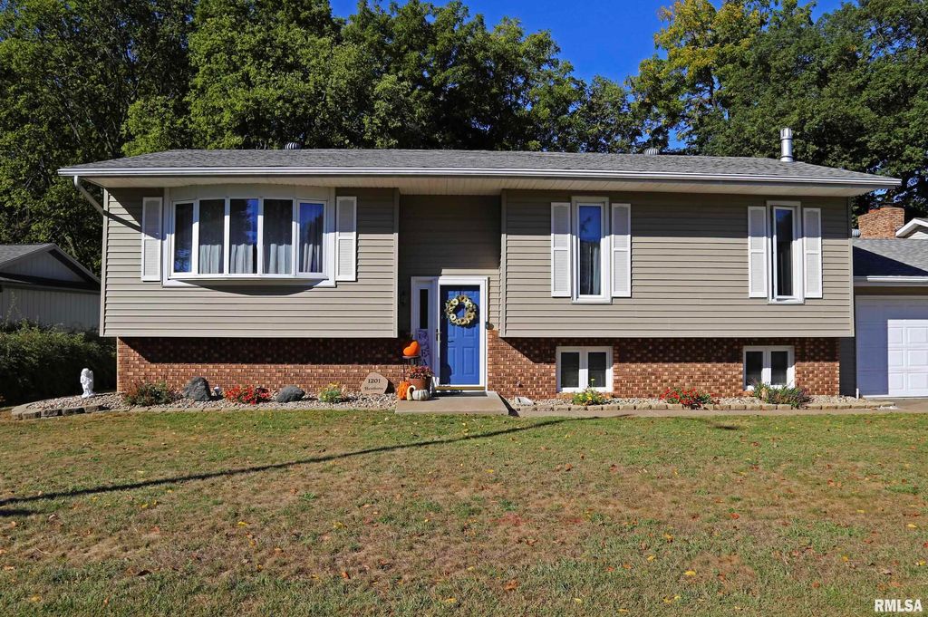 1201 HAWTHORNE Avenue, Pekin, IL 61554