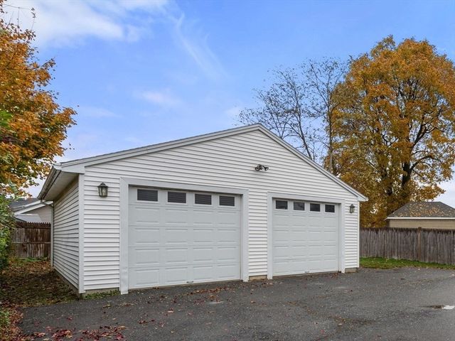 15 Inwood Rd, Worcester, MA 01606