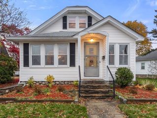 15 Inwood Rd, Worcester, MA 01606