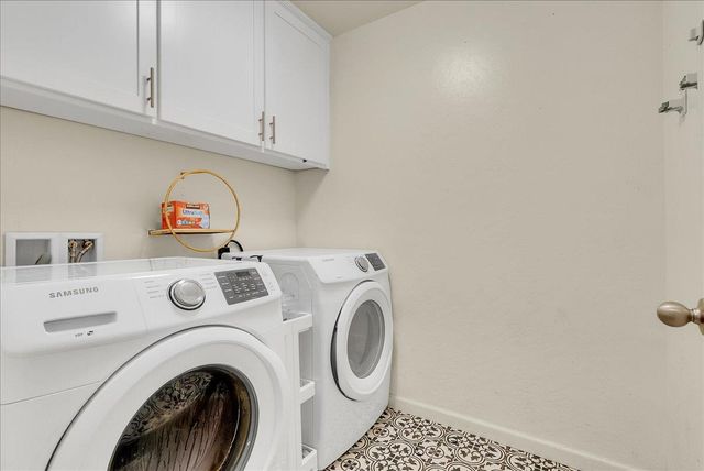 2439 Madeline Dr, Hanford, CA 93230