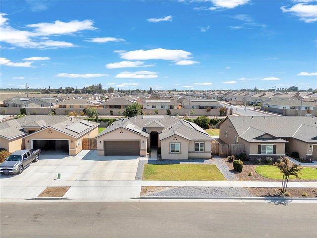 2439 Madeline Dr, Hanford, CA 93230