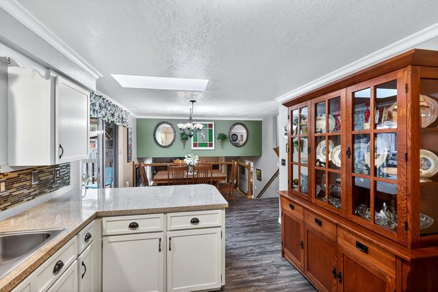 515 E Shenandoah Dr, Spokane, WA 99208