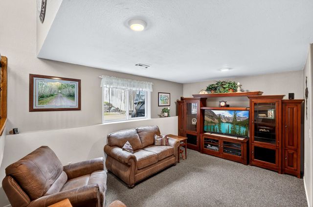 515 E Shenandoah Dr, Spokane, WA 99208