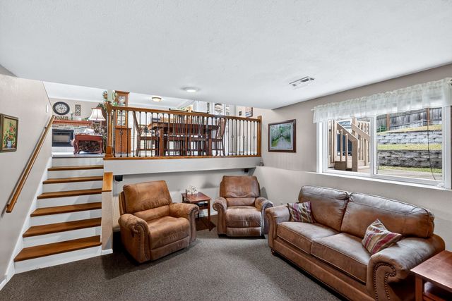 515 E Shenandoah Dr, Spokane, WA 99208