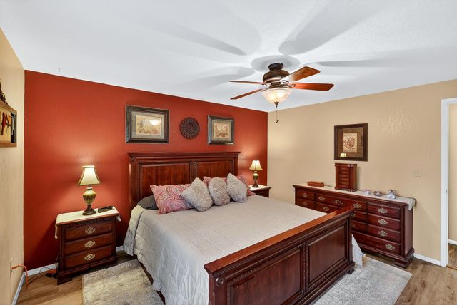 515 E Shenandoah Dr, Spokane, WA 99208