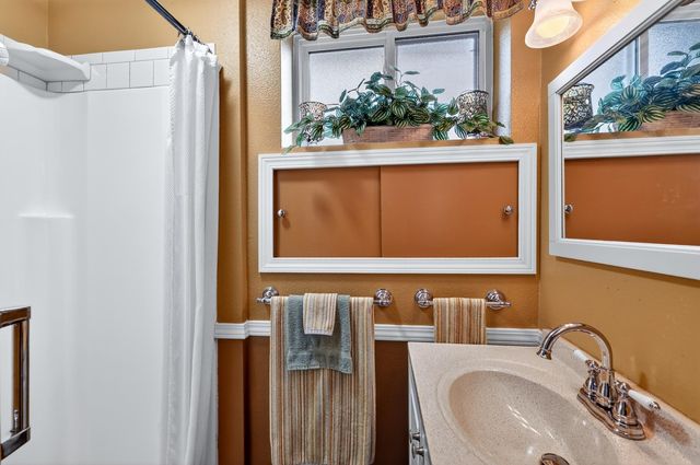 515 E Shenandoah Dr, Spokane, WA 99208