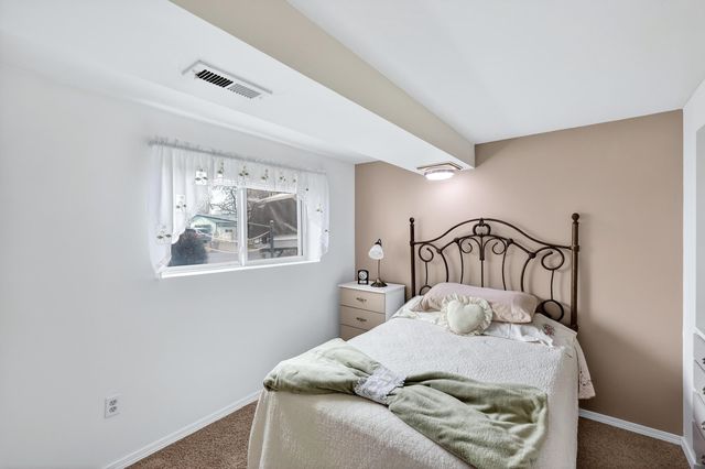 515 E Shenandoah Dr, Spokane, WA 99208