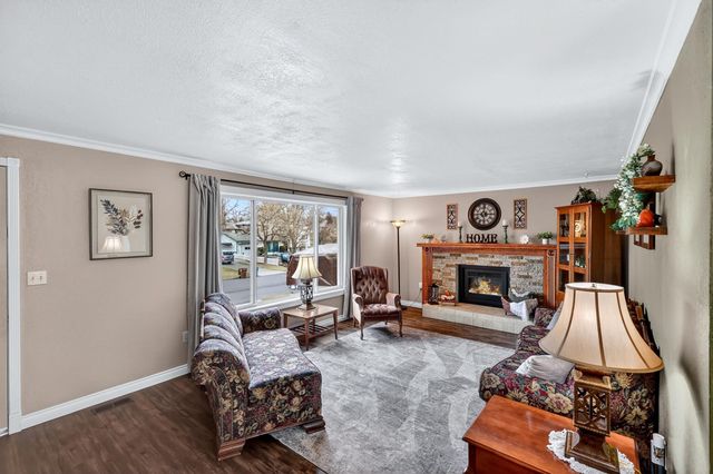 515 E Shenandoah Dr, Spokane, WA 99208