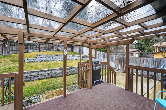 515 E Shenandoah Dr, Spokane, WA 99208