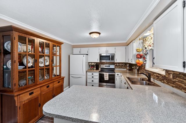 515 E Shenandoah Dr, Spokane, WA 99208