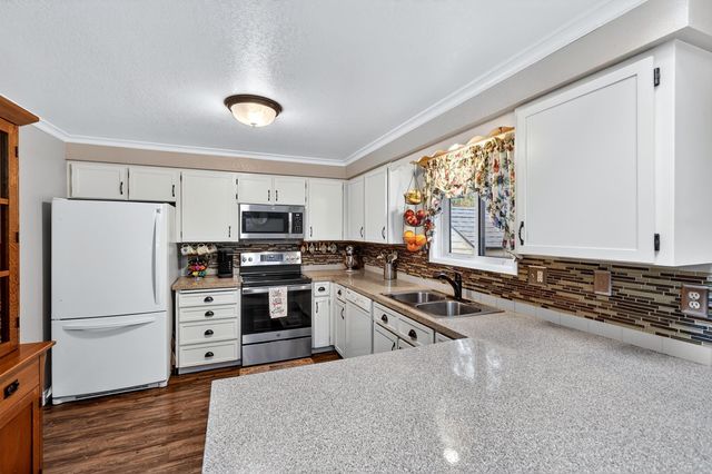 515 E Shenandoah Dr, Spokane, WA 99208