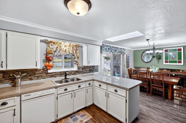 515 E Shenandoah Dr, Spokane, WA 99208