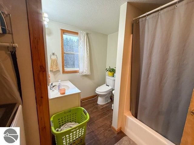 2703 E Moorestown Road, Lake City, MI 49651