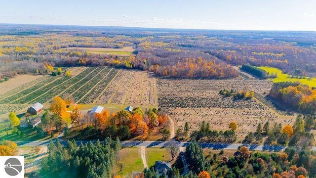 2703 E Moorestown Road, Lake City, MI 49651