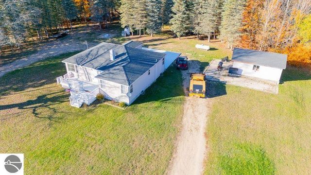 2703 E Moorestown Road, Lake City, MI 49651