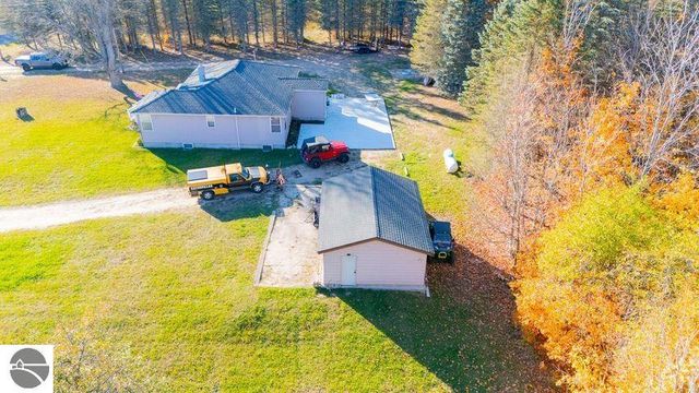 2703 E Moorestown Road, Lake City, MI 49651