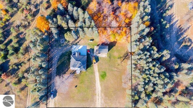 2703 E Moorestown Road, Lake City, MI 49651