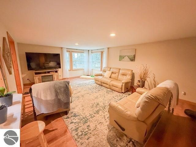 2703 E Moorestown Road, Lake City, MI 49651