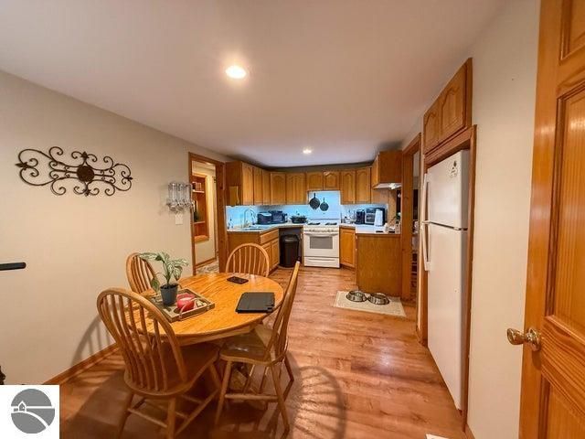 2703 E Moorestown Road, Lake City, MI 49651