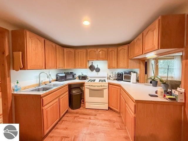 2703 E Moorestown Road, Lake City, MI 49651