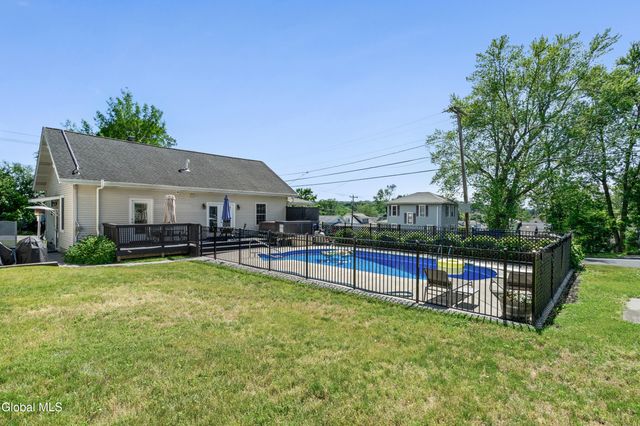 231 Summit Avenue, East Greenbush, NY 12144