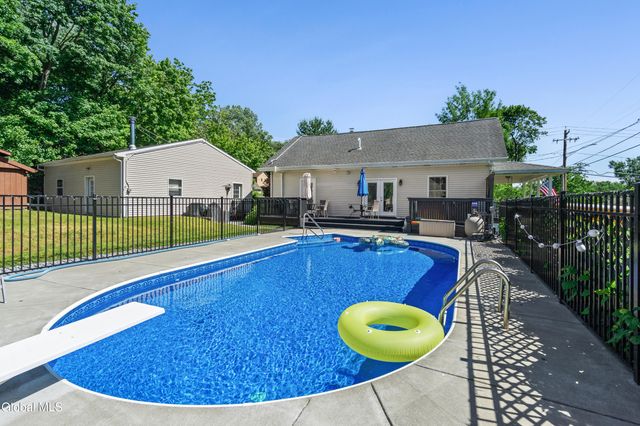 231 Summit Avenue, East Greenbush, NY 12144