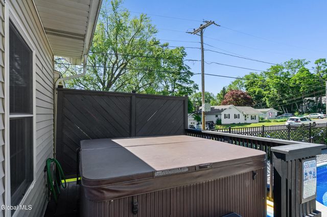 231 Summit Avenue, East Greenbush, NY 12144