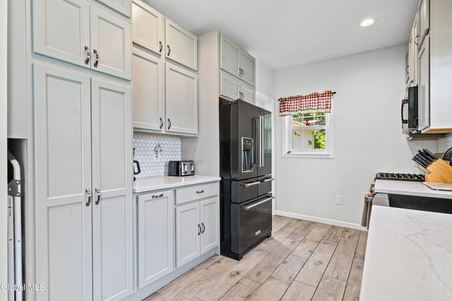 231 Summit Avenue, East Greenbush, NY 12144