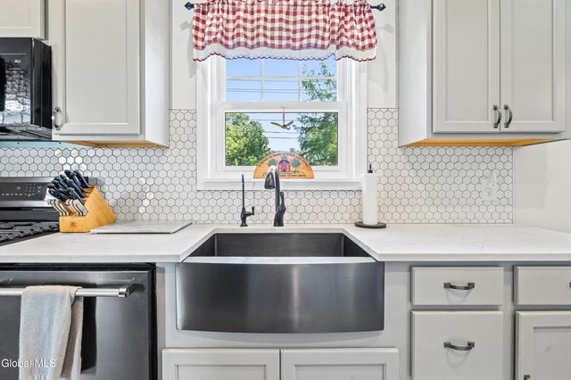231 Summit Avenue, East Greenbush, NY 12144