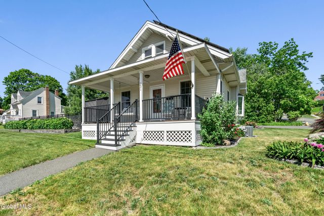 231 Summit Avenue, East Greenbush, NY 12144