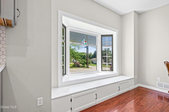 231 Summit Avenue, East Greenbush, NY 12144
