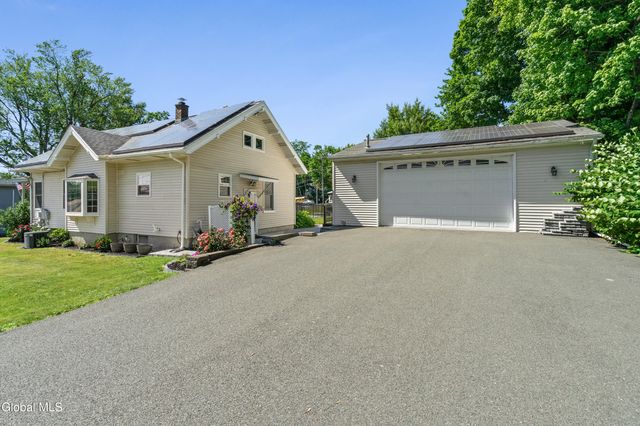 231 Summit Avenue, East Greenbush, NY 12144