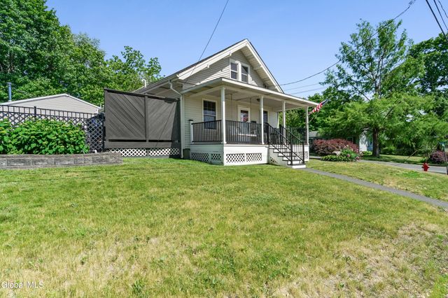 231 Summit Avenue, East Greenbush, NY 12144