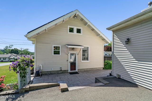 231 Summit Avenue, East Greenbush, NY 12144