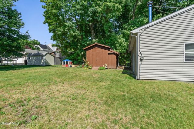 231 Summit Avenue, East Greenbush, NY 12144