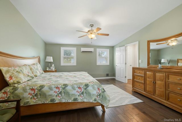 35 3rd Avenue, Massapequa Park, NY 11762