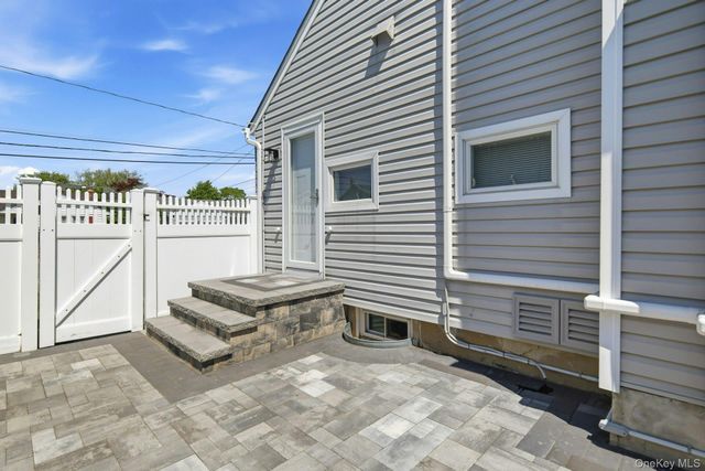 35 3rd Avenue, Massapequa Park, NY 11762