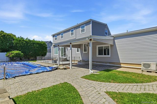35 3rd Avenue, Massapequa Park, NY 11762