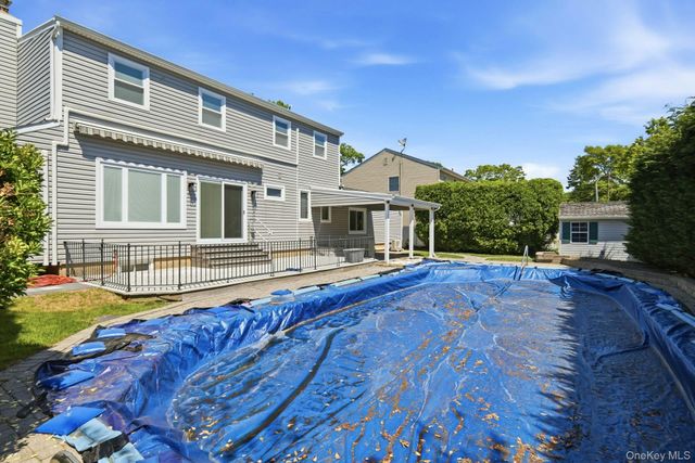 35 3rd Avenue, Massapequa Park, NY 11762