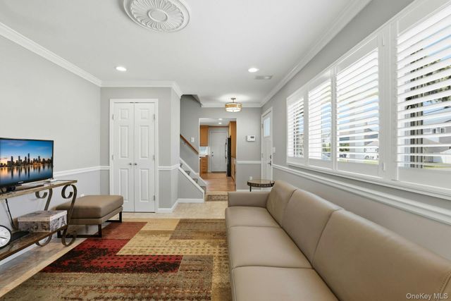 35 3rd Avenue, Massapequa Park, NY 11762