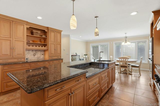 35 3rd Avenue, Massapequa Park, NY 11762