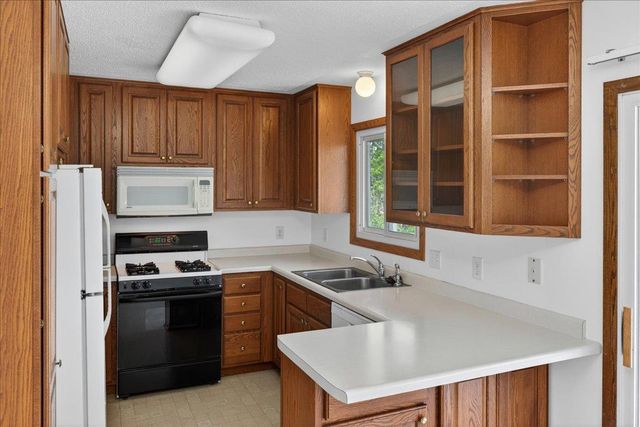 1624 84th Court N, Brooklyn Park, MN 55444