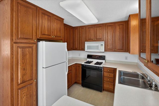 1624 84th Court N, Brooklyn Park, MN 55444