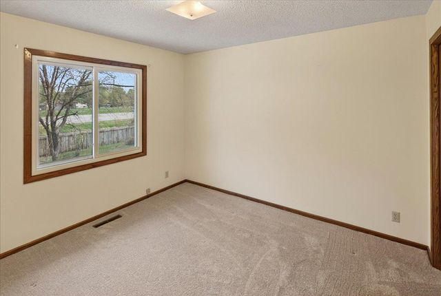 1624 84th Court N, Brooklyn Park, MN 55444