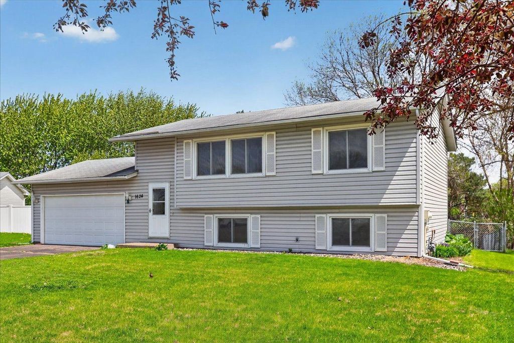 1624 84th Court N, Brooklyn Park, MN 55444