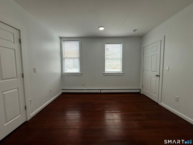 18 Bank Street, New London, CT 06320
