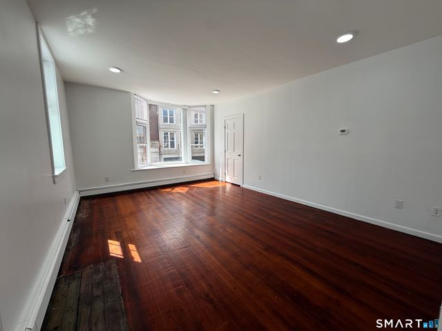 18 Bank Street, New London, CT 06320