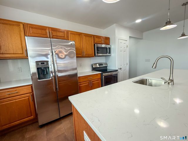 18 Bank Street, New London, CT 06320