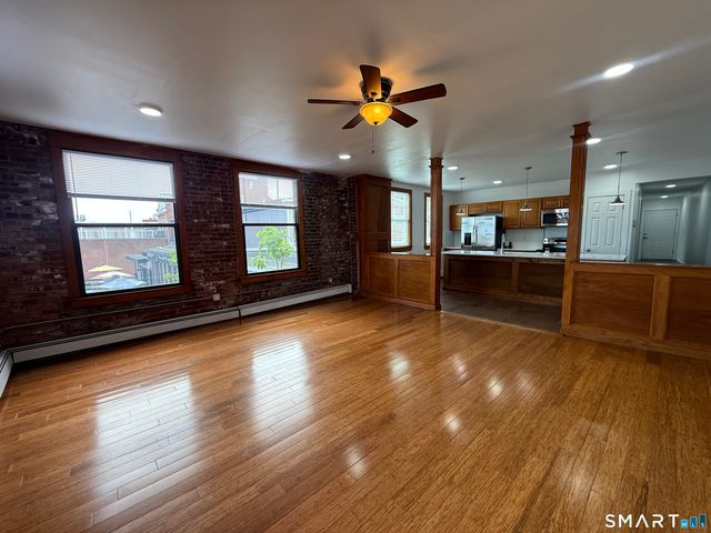 18 Bank Street, New London, CT 06320
